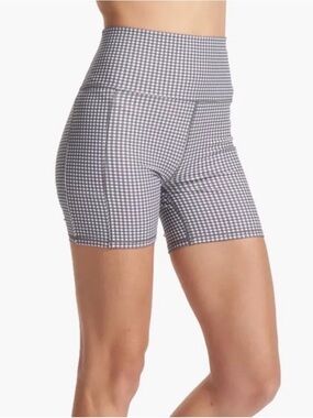 Vuori studio pocket Shorts Sz Small in excellent condition